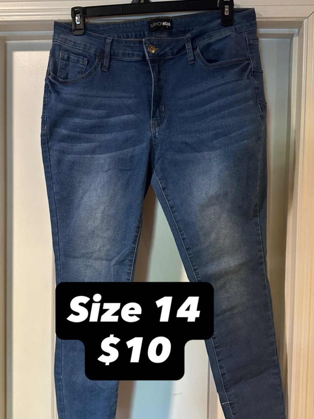 Fashion Nova Women's Medium Blue Skinny Jeans